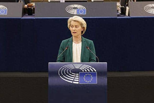 皇冠信用网在线申请_比美国还大胆？30%关税将至皇冠信用网在线申请，欧盟对特朗普低头，反向中国下命令