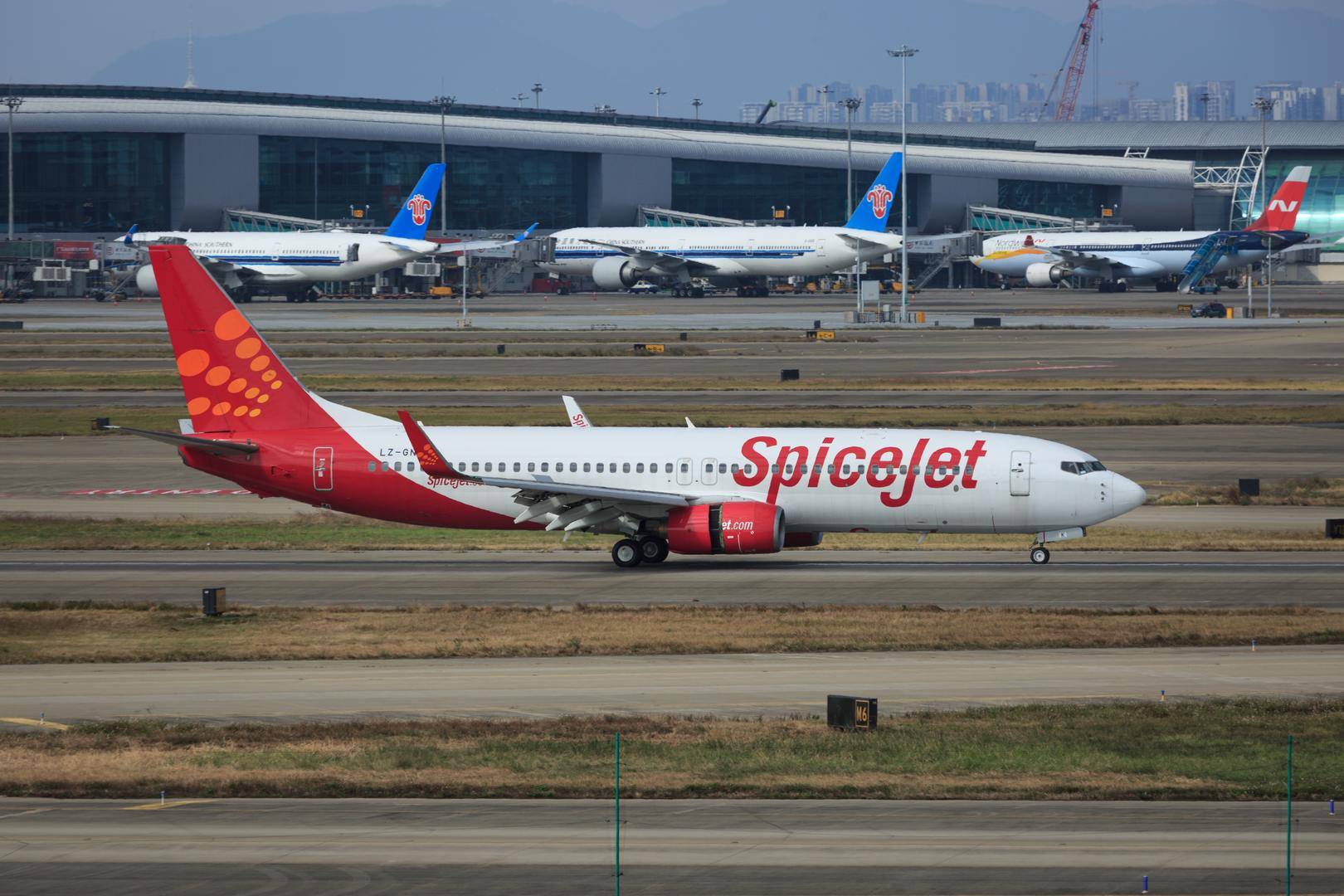 皇冠皇冠代理平台_印度一廉航航班滑上跑道后皇冠皇冠代理平台，乘客因太热试图冲进驾驶舱，飞机延误7小时