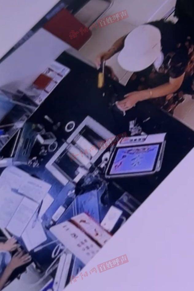 皇冠信用网代理_河南汝阳一女子去银行存钱皇冠信用网代理，质疑点钞少了500元后遭辱骂？银行：没有少点和辱骂