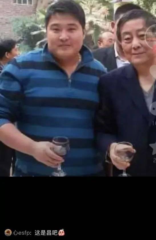 皇冠信用網APP下载_宗庆后与私生子的合影曝光皇冠信用網APP下载，五官神似（组图）
