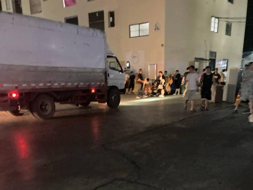 皇冠信用网代理_柬埔寨扫荡电诈园区大批人员转移皇冠信用网代理，当地华人：有人跳车逃跑，警方设卡严查