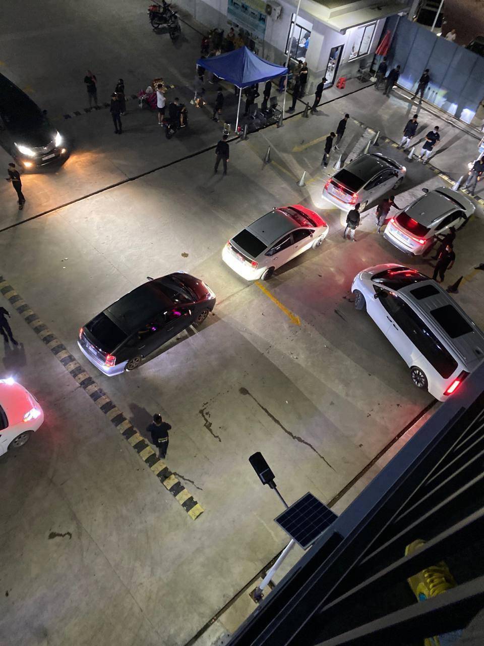 皇冠信用网代理_柬埔寨扫荡电诈园区大批人员转移皇冠信用网代理，当地华人：有人跳车逃跑，警方设卡严查