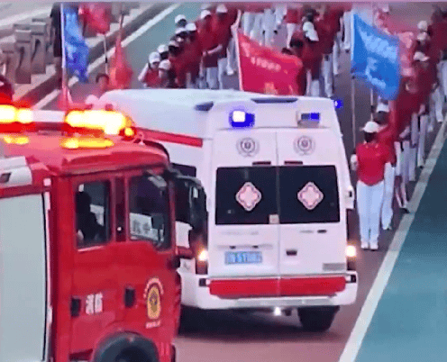 皇冠足球管理平台出租_老年暴走团逼停消防车和救护车皇冠足球管理平台出租！牵头人：没拉警报不让道