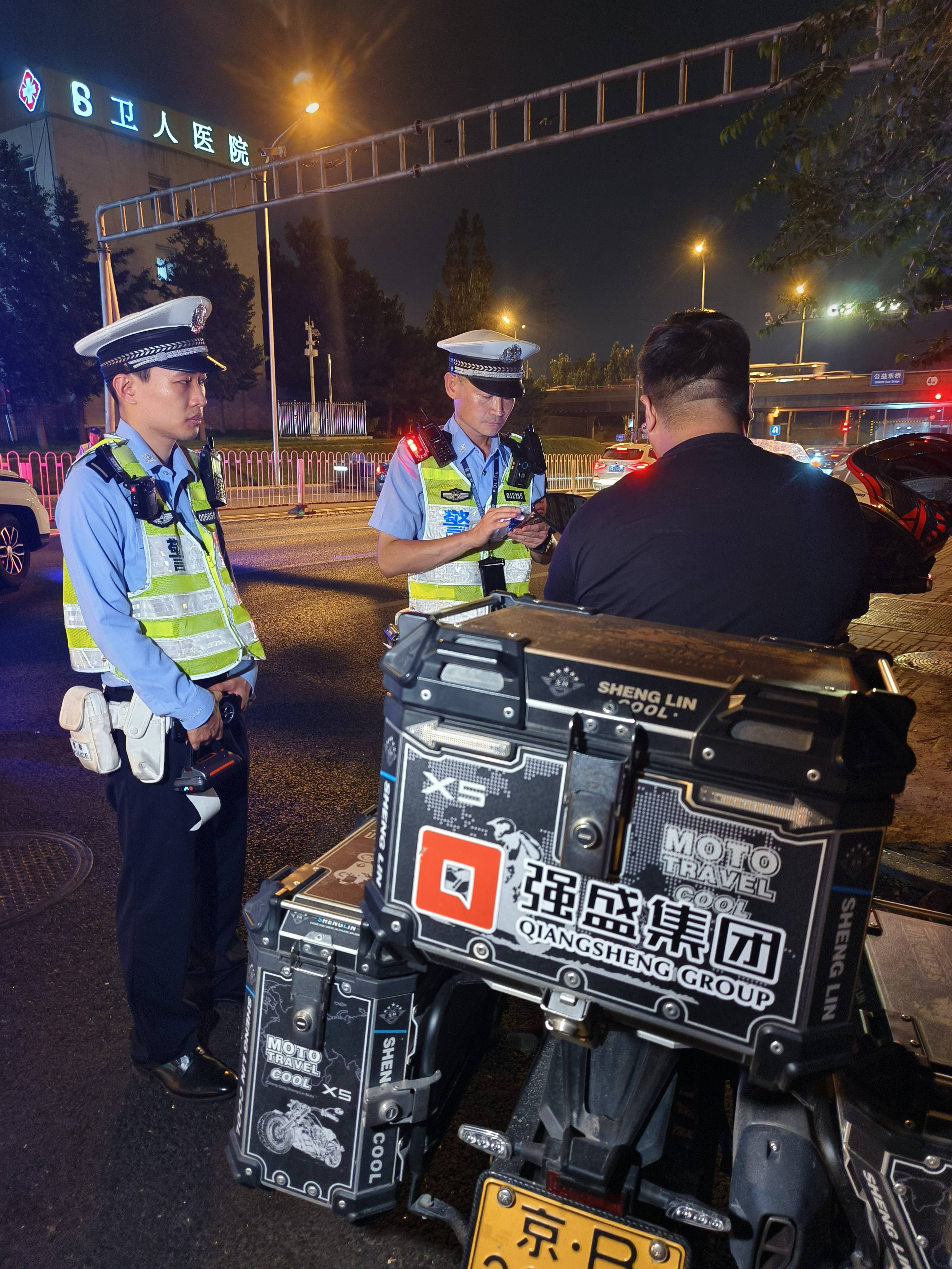 皇冠信用盘会员开户_北京警方夜查皇冠信用盘会员开户,京B摩托车进四环被当场拦下