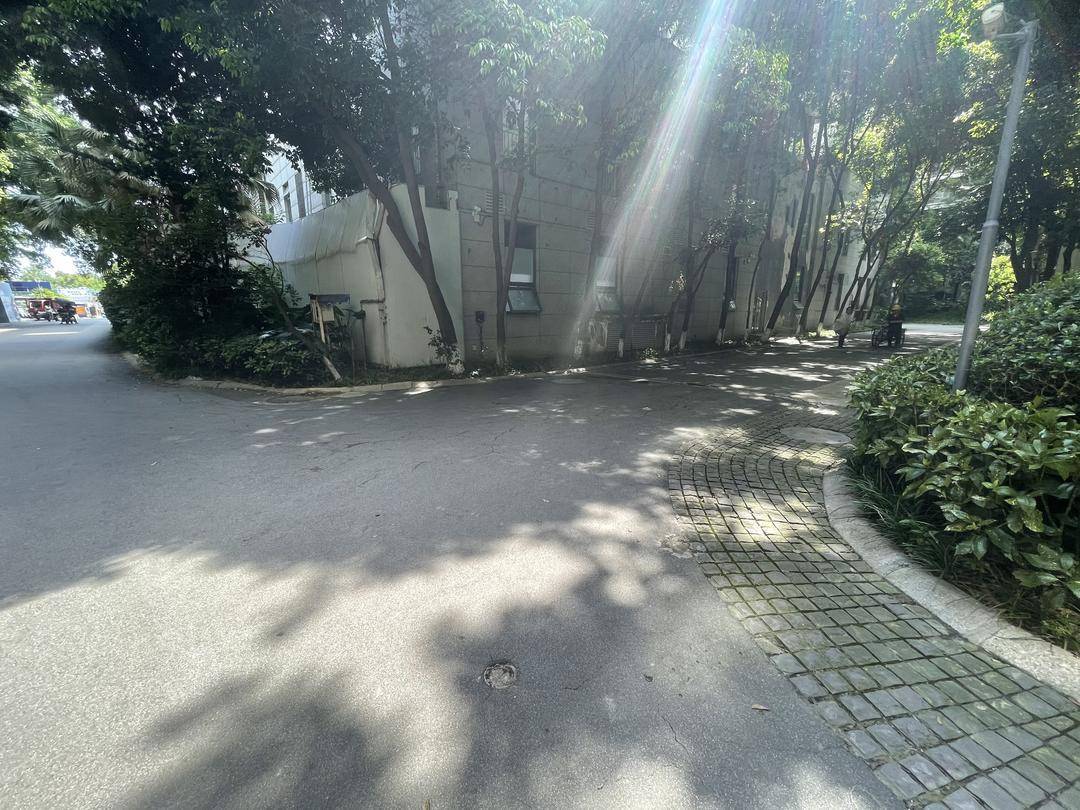 皇冠信用網开户_成都一小区内女童被私家车撞倒身亡：车辆拐弯时意外撞倒皇冠信用網开户，物业已对外来车辆管控