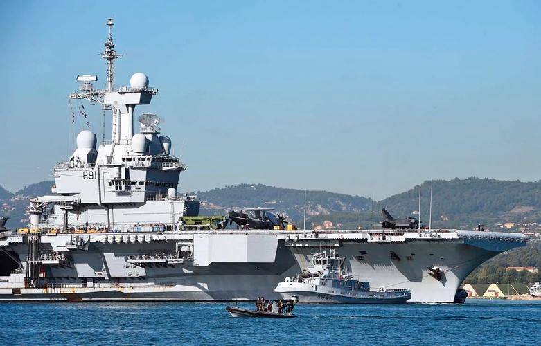 皇冠足球平台在哪里注册_停靠琉球遭拒皇冠足球平台在哪里注册，苏35飞过甲板，中俄日皆不留情，法国航母自讨烦恼