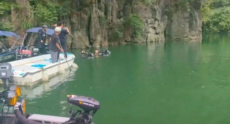 皇冠信用网代理申请_湘西男子水下失联5日成功获救皇冠信用网代理申请，救援人员：靠喝水为生，只能弓着腰坐在气室内