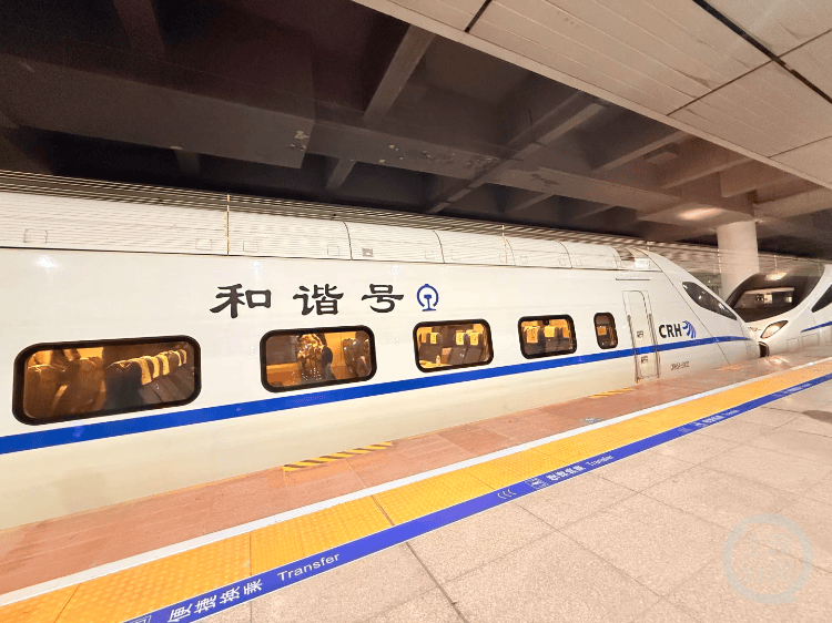 皇冠信用登2代理_动车车头坏了乘客被困荒野4小时？12306：强降雨致车头受损皇冠信用登2代理，更换车头后恢复运行