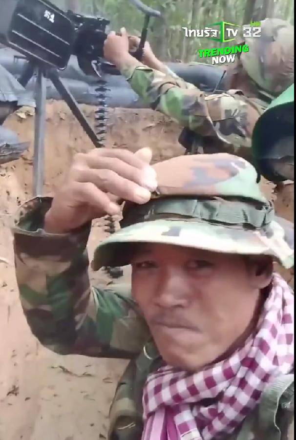 皇冠信用网会员注册_泰国狙击手开火皇冠信用网会员注册,中国85高机打出超越射击,柬埔寨战士光膀子打81