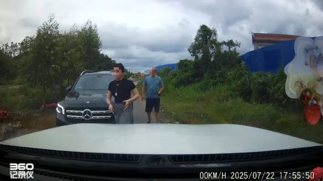 皇冠信用开户申请_被亮证当事人发声：相关负责人称女司机为普通经营者皇冠信用开户申请，证件是假的