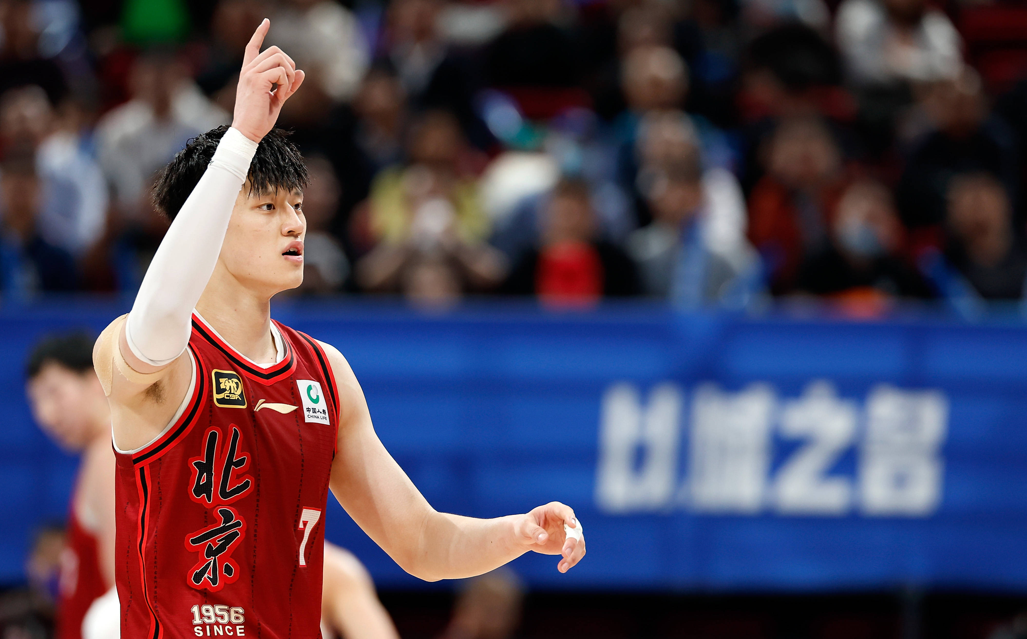 皇冠信用盘足球代理_曝篮网签约曾凡博 为非保障性训练营邀请合同