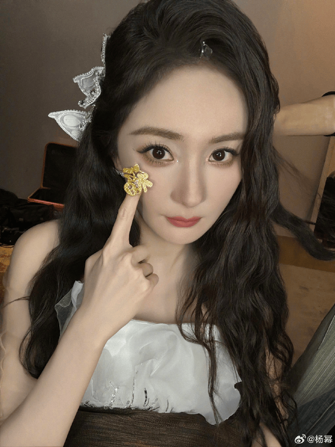 皇冠信用网代理注册_杨幂15年前的博文火了：有本事就杀了我皇冠信用网代理注册，杀不死，就等着看我变得更强大吧