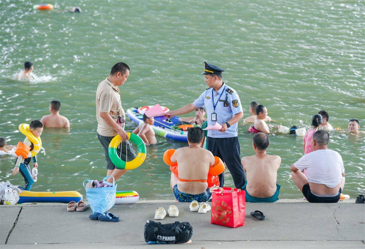 如何代理皇冠信用网_武汉多部门联合行动并提醒市民：远离两江通航水域如何代理皇冠信用网，莫让消暑变险情