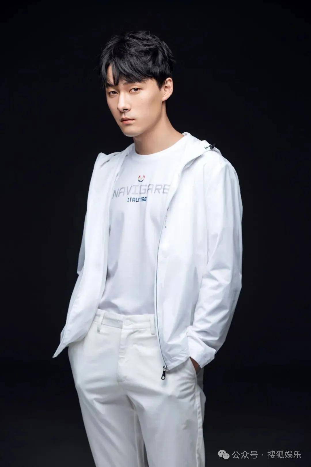 皇冠代理联系方式_离婚三年又被拍到亲密逛超市皇冠代理联系方式，他俩这是纯带娃还是真复合了？