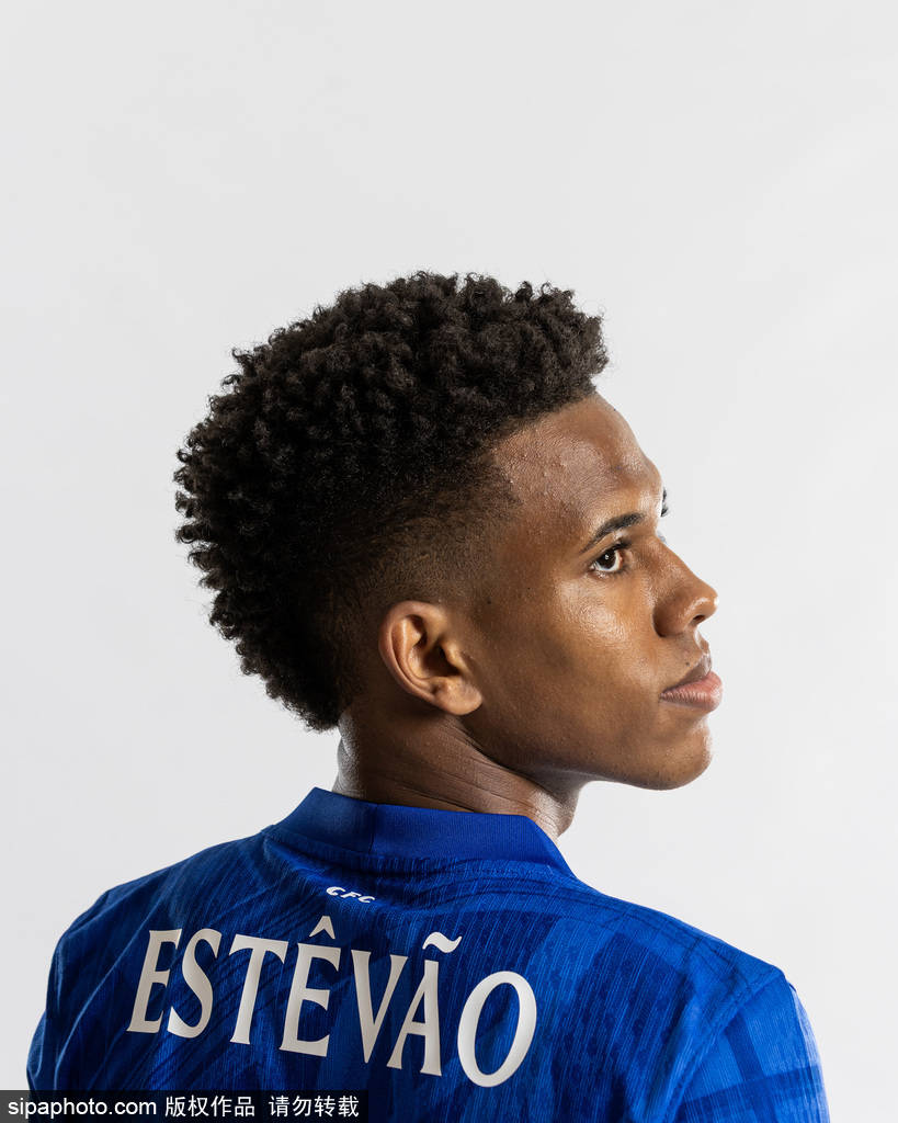 皇冠足球平台在哪里注册_乌戈丘库转会伯恩利：切尔西中场新篇章的背后故事与战术价值分析