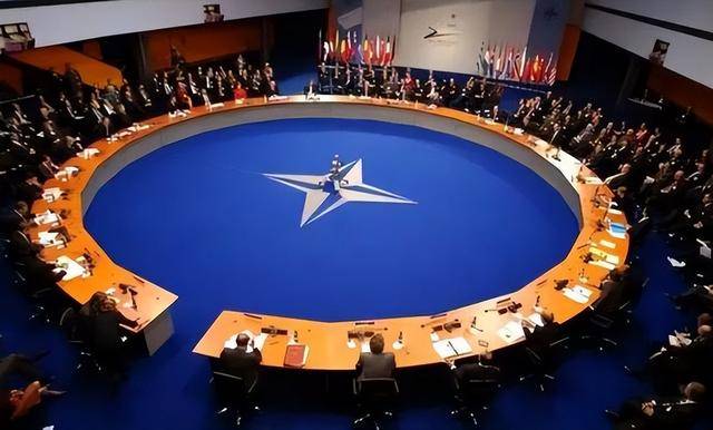 皇冠信用网在线申请_血战500天后皇冠信用网在线申请，乌东重镇升起俄罗斯国旗：北约32国只剩一个选择