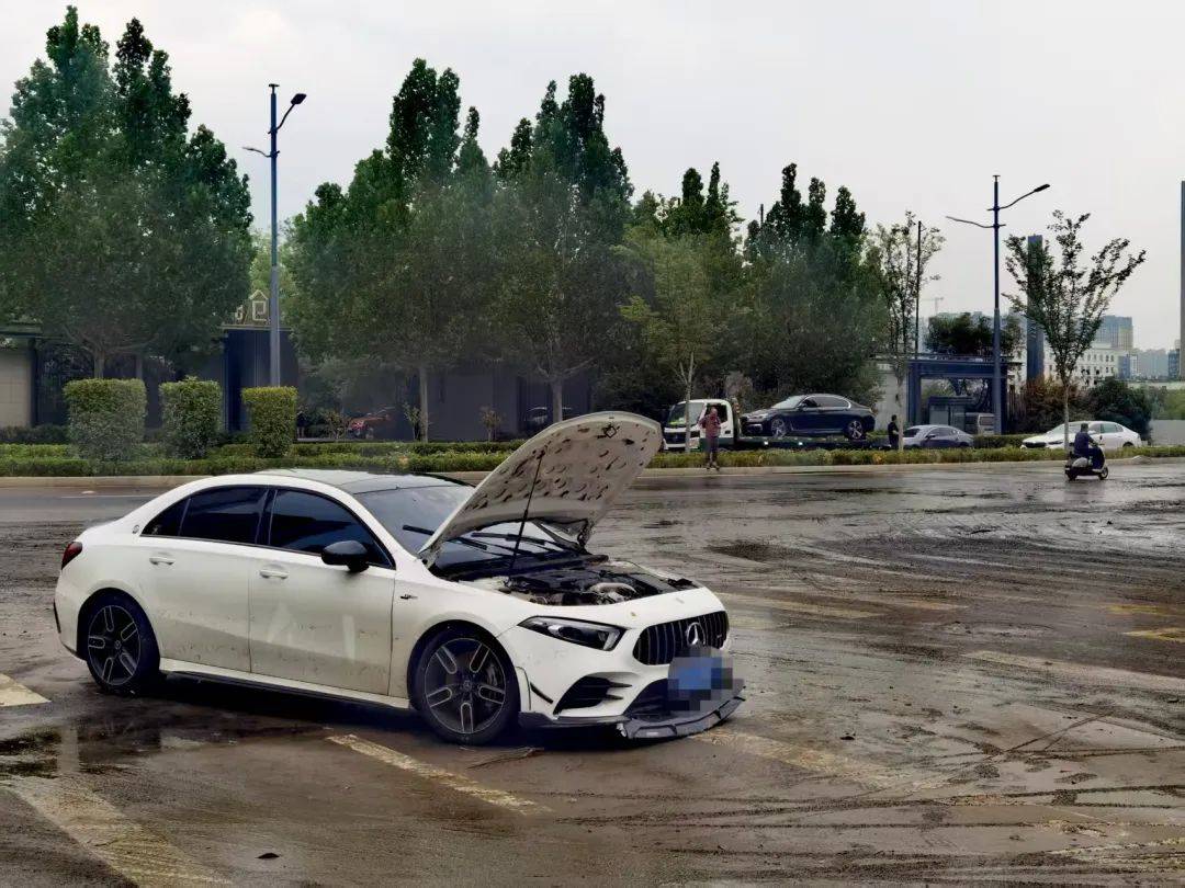 皇冠信用網如何开户_郑州暴雨致京广路隧道被淹皇冠信用網如何开户，亲历者：车是飘起来的，很害怕，有人爬梯子离开 2021年也曾淹没多台车辆