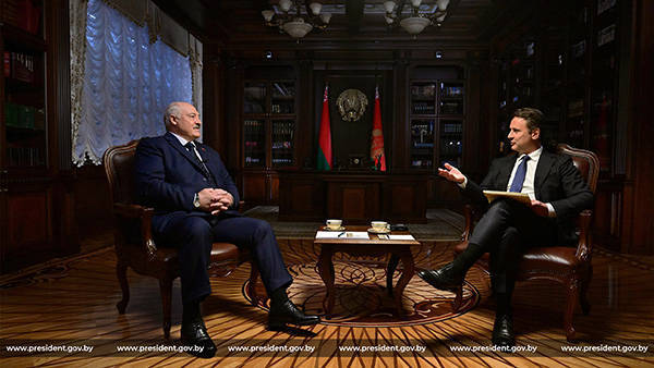 皇冠信用網如何开户_卢卡申科披露：乌军突袭俄罗斯库尔斯克州后皇冠信用網如何开户，CIA局长找过我