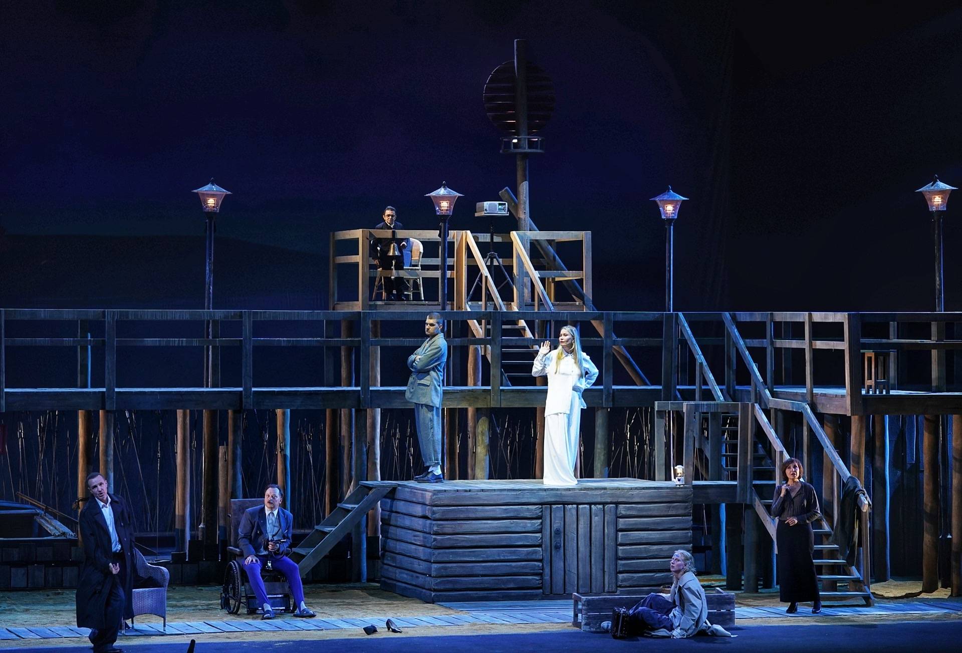 智利甲组联赛_莫斯科艺术剧院艺术总监康斯坦丁·哈宾斯基：让契诃夫的“海鸥”跨越百年展翅飞翔