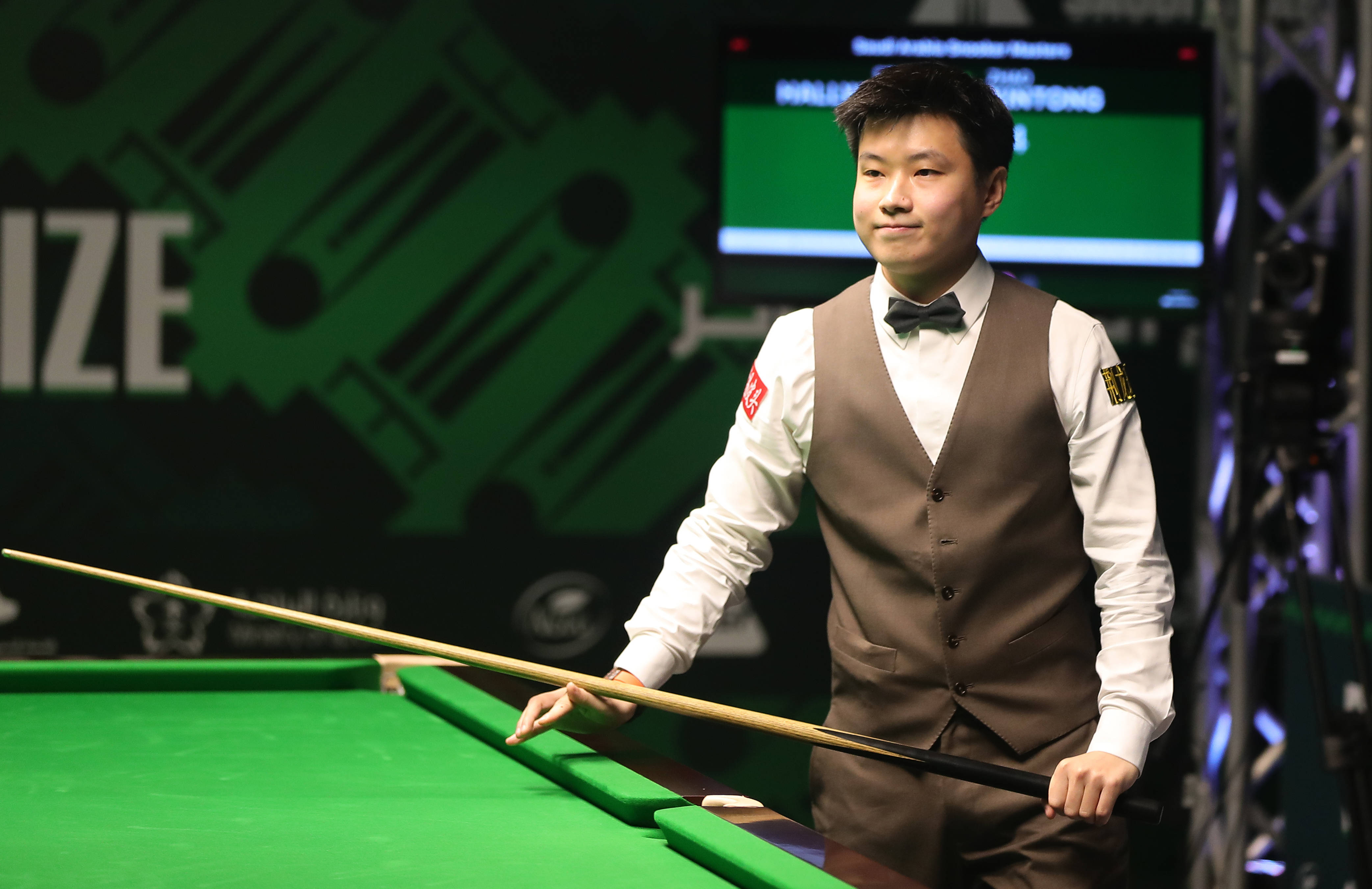 皇冠信用最新地址_（体育）斯诺克——沙特大师赛：赵心童晋级16强
