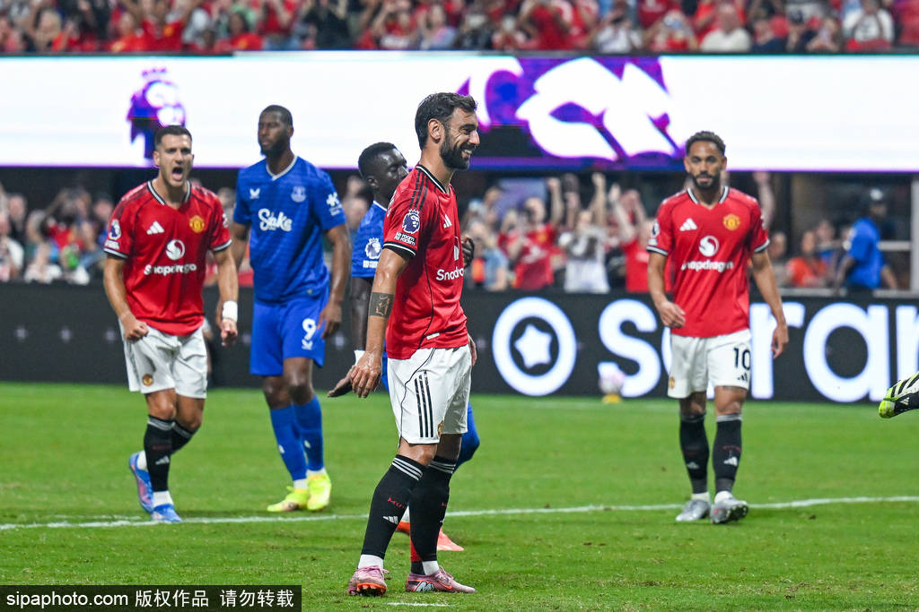 皇冠信用网开户_曼联对阵格里姆斯比皇冠信用网开户，狼队迎战西汉姆联：联赛杯第二轮抽签深度解析