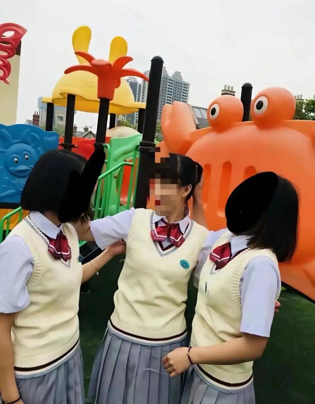 皇冠足球平台代理_34岁女子再找男友后皇冠足球平台代理，被赌徒前夫当儿子面残忍杀害；死者弟弟：姐姐曾卖房替他还赌债