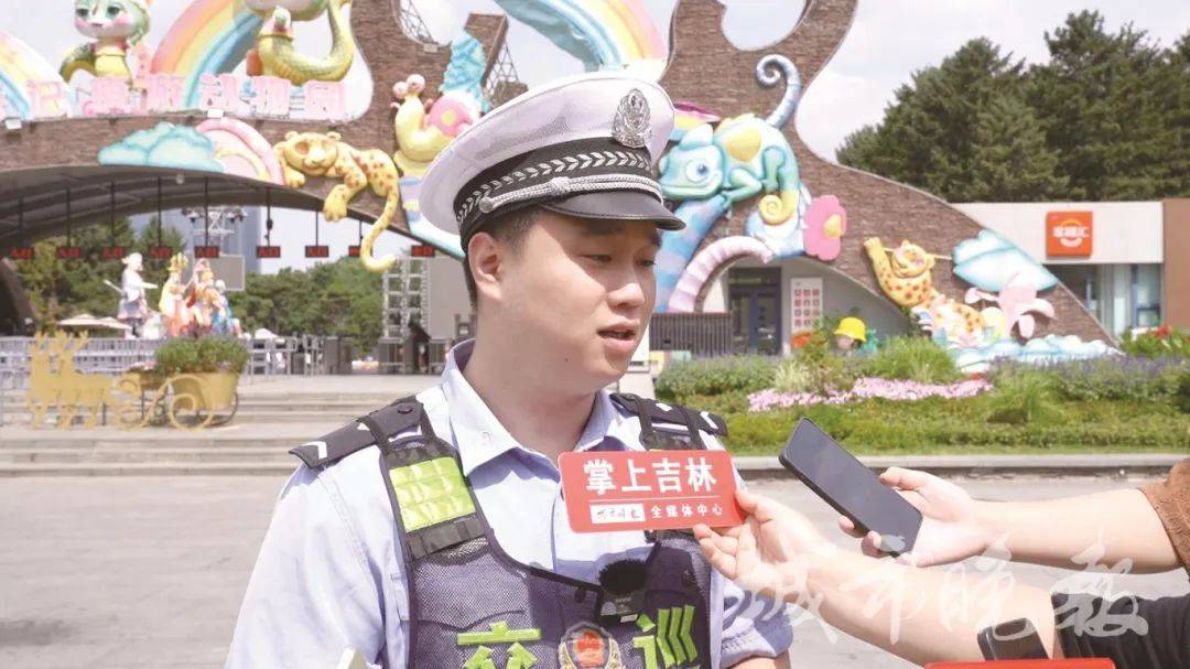 皇冠登一登二登三区别_事发长春动植物公园！执勤交警被监控拍到皇冠登一登二登三区别，网友纷纷点赞！