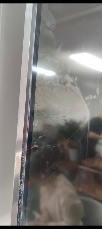 皇冠信用网在线注册_货拉拉司机离开后客户才发现电视屏幕有裂纹 遇到这种情况该咋处理皇冠信用网在线注册?