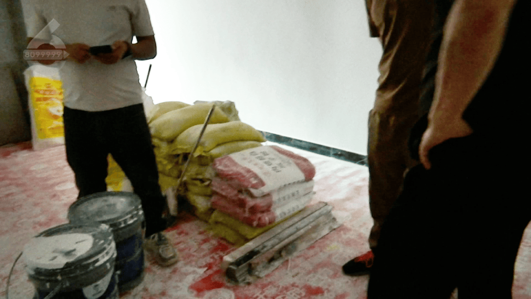 皇冠信用網登123_愤怒皇冠信用網登123！昆明电视台女记者采访时被打 摄像机遭损坏