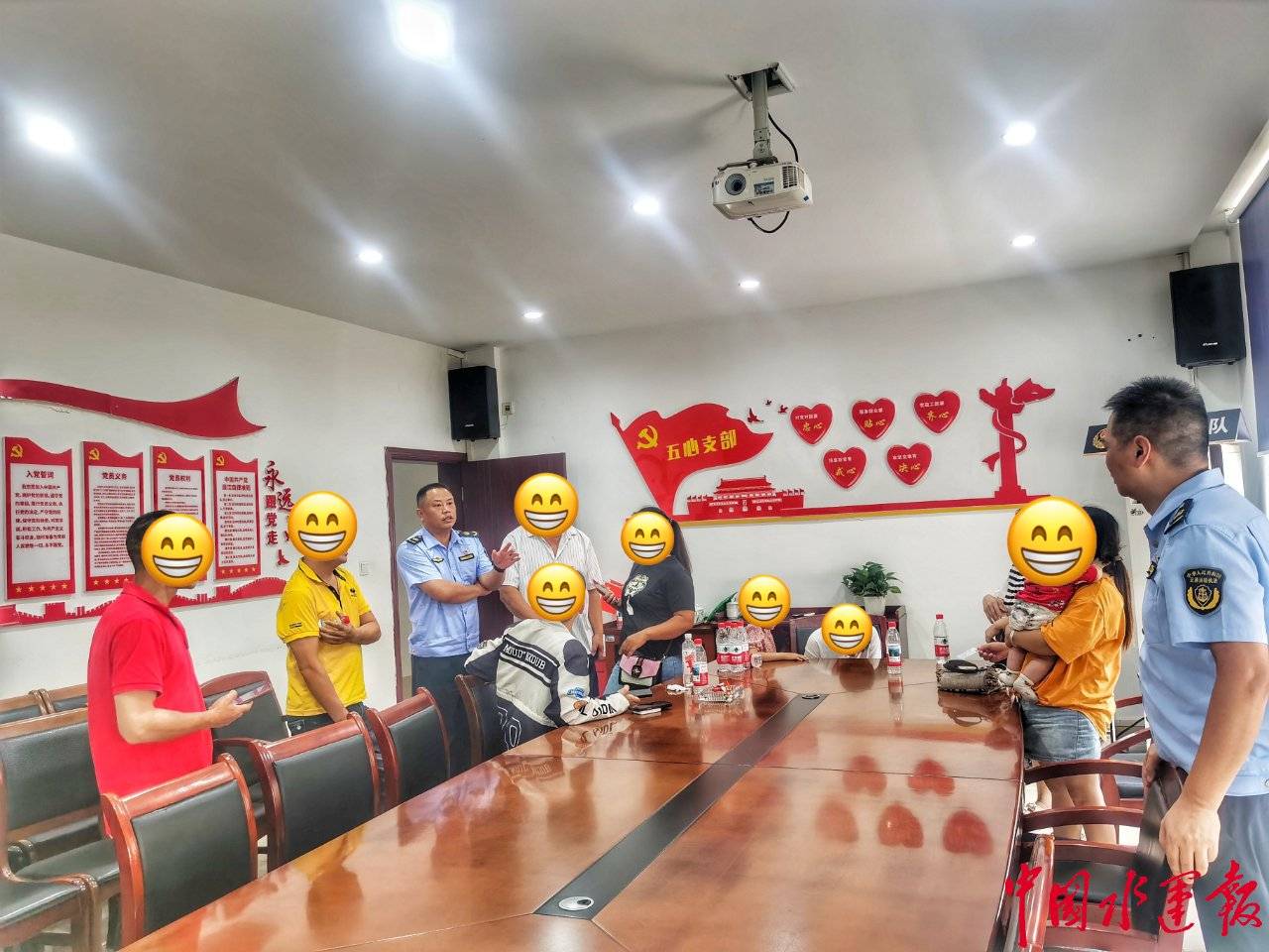 皇冠信用盘会员开户申请_14人挤9座藏5月大婴儿 “黑车”跨省拉客遭重罚