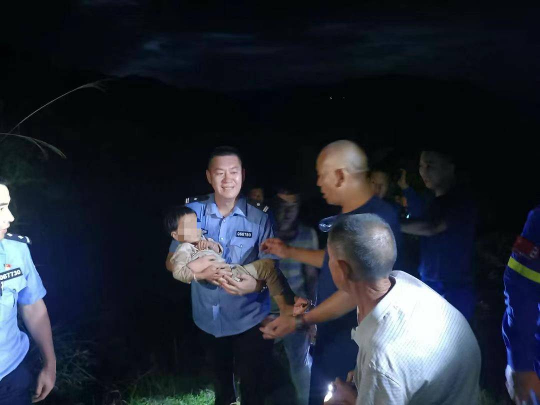 皇冠信用網登123出租_湖南新韶突然失踪的2岁女孩平安找到皇冠信用網登123出租，当地公安：在距离家1公里外的山林石缝中发现