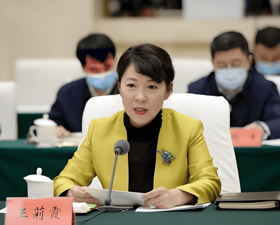 皇冠信用網代理_正部级美女大员被查！千万华服堆满多套住宅皇冠信用網代理，化妆团队提前数小时待命~