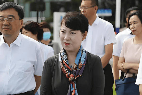 皇冠信用網代理_正部级美女大员被查！千万华服堆满多套住宅皇冠信用網代理，化妆团队提前数小时待命~