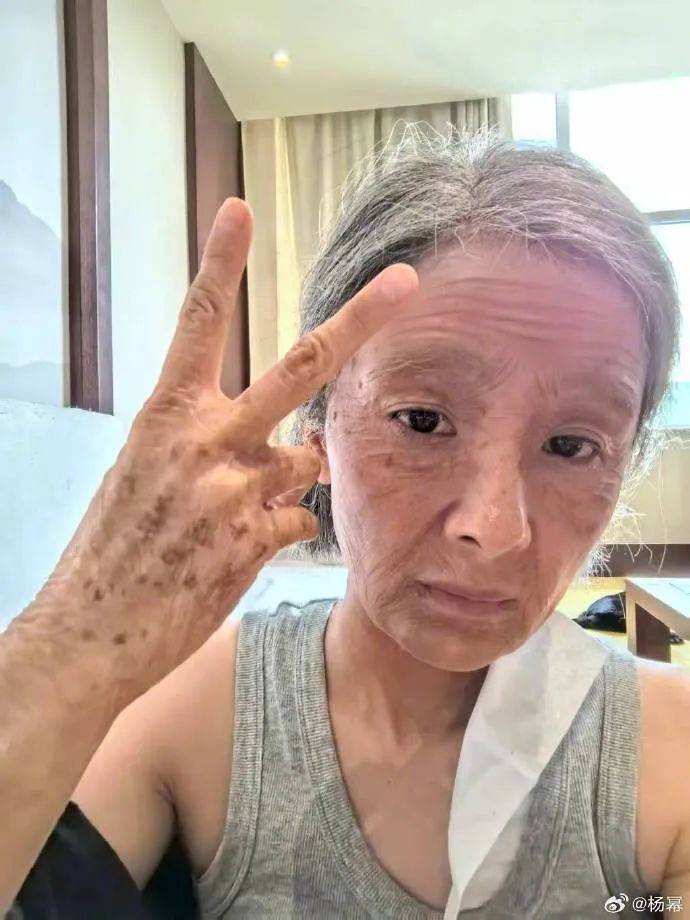 西班牙甲组联赛_杨幂晒老年妆告别电视剧《生万物》西班牙甲组联赛，此前增重10斤素颜出演农妇，完成高强度农活戏份