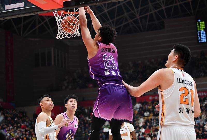 斯洛文尼亚甲组联赛 _媒体人：陈国豪三方交易永久转会广州 广东得到焦泊乔