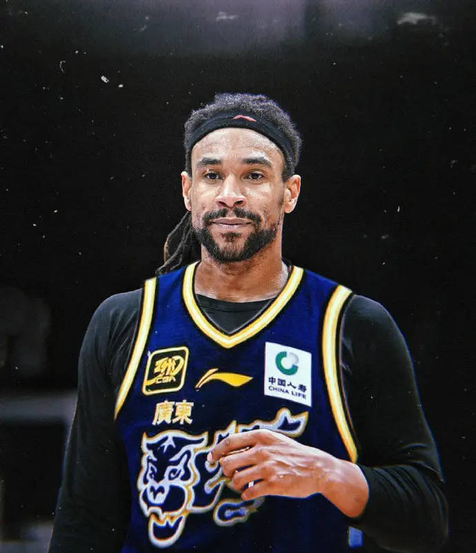 多伦多vs蒙特利尔_曝萨林杰已与广东完成签约 税后年薪120万美元