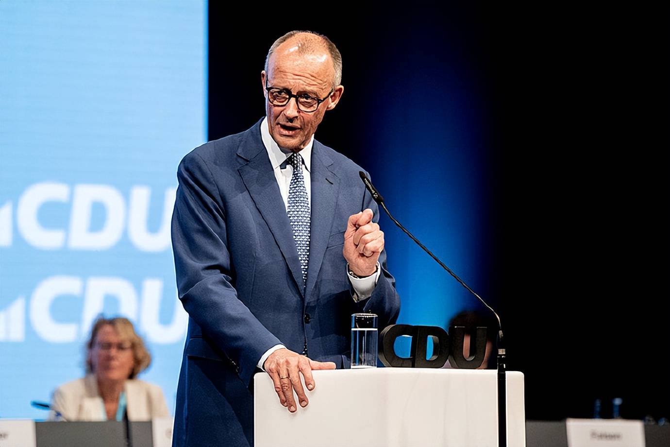 AlK法兰地Vs天狼星_德国总理于10月访华！突然撕毁合作协议AlK法兰地Vs天狼星，宣布放弃中企涡轮机，默茨的手段还是太狠