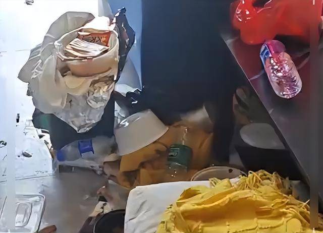 克里斯恬桑德vs白兰恩_两男生开房住宿留下满床辣条油和避孕套克里斯恬桑德vs白兰恩，民宿回应