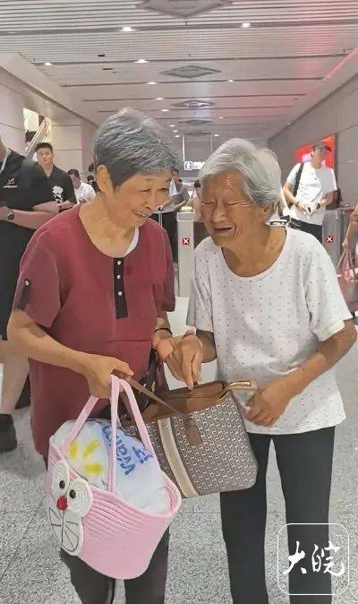 皇冠信用網登2_“安徽108岁母亲车站接78岁女儿”被疑造假皇冠信用網登2,多方回应