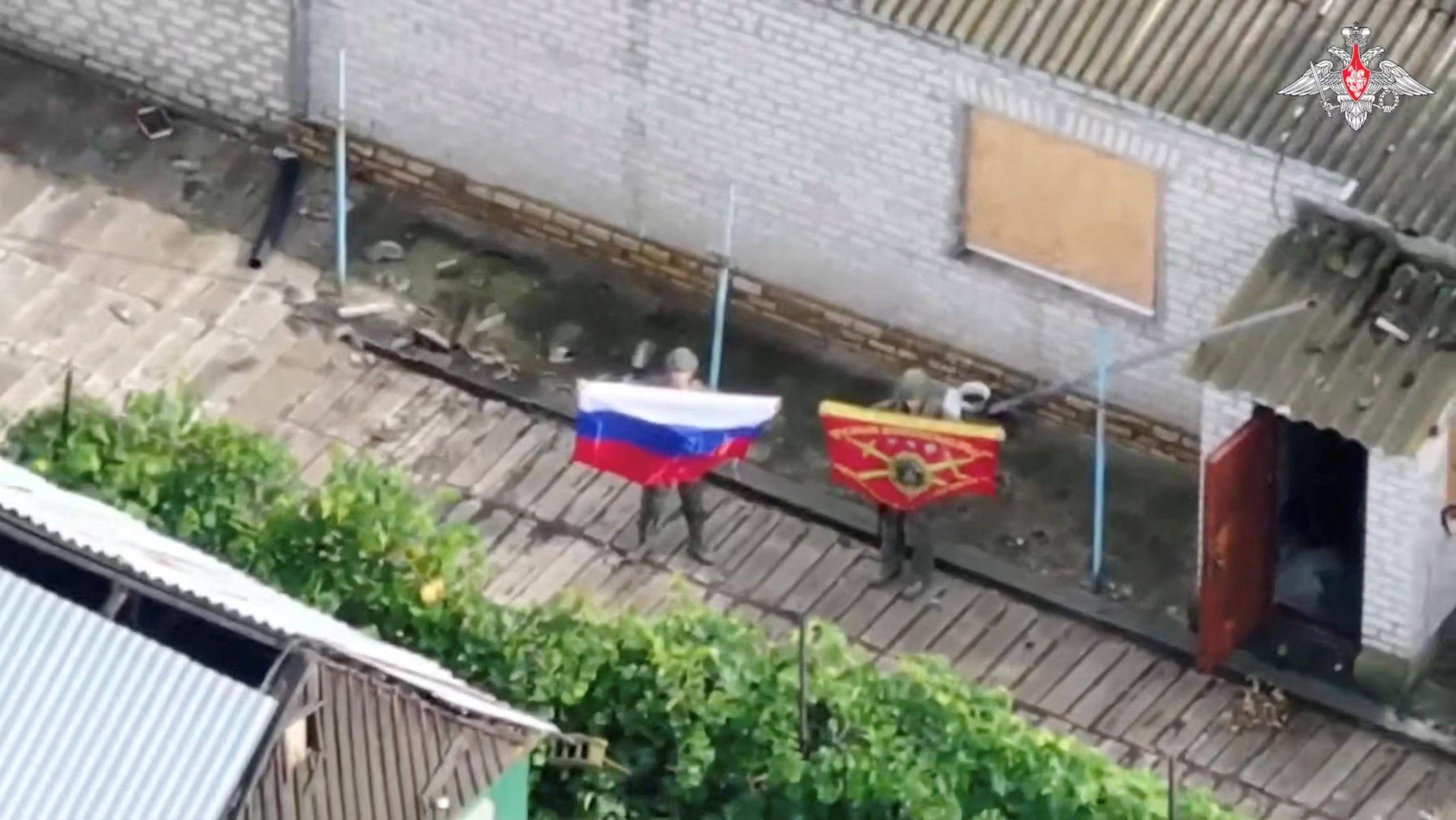 萨杜拜vs巴塔_画面曝光萨杜拜vs巴塔，俄副司令连同10名军官被团灭，有内鬼在帮乌特种部队？