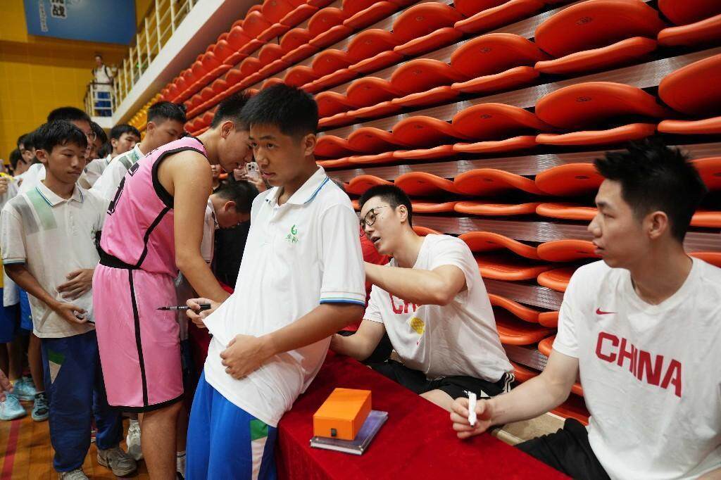 巴西圣保罗州杯_中国男篮主教练郭士强：“没想到华附同学的提问这么专业”