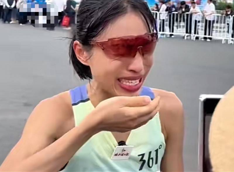 哥斯达黎加甲组联赛_丈夫回应“最快女护士”哭诉调休难：她太激动未完整表达想法