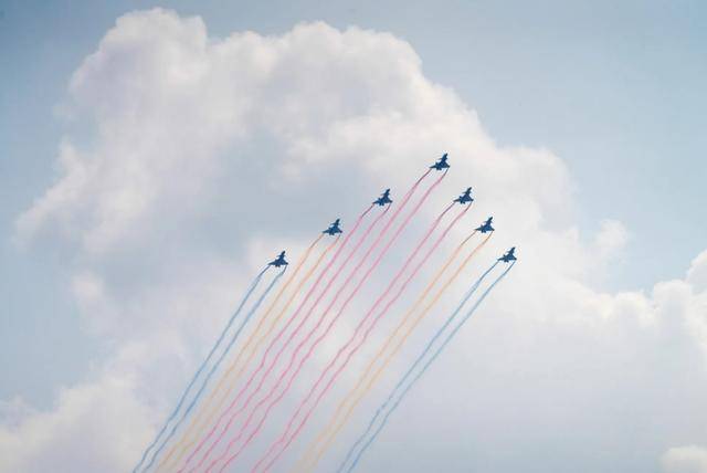 每赫伦vs拉路维尔_憋了几个小时每赫伦vs拉路维尔，外媒锐评九三阅兵：中国武器看着强，但没打过实战