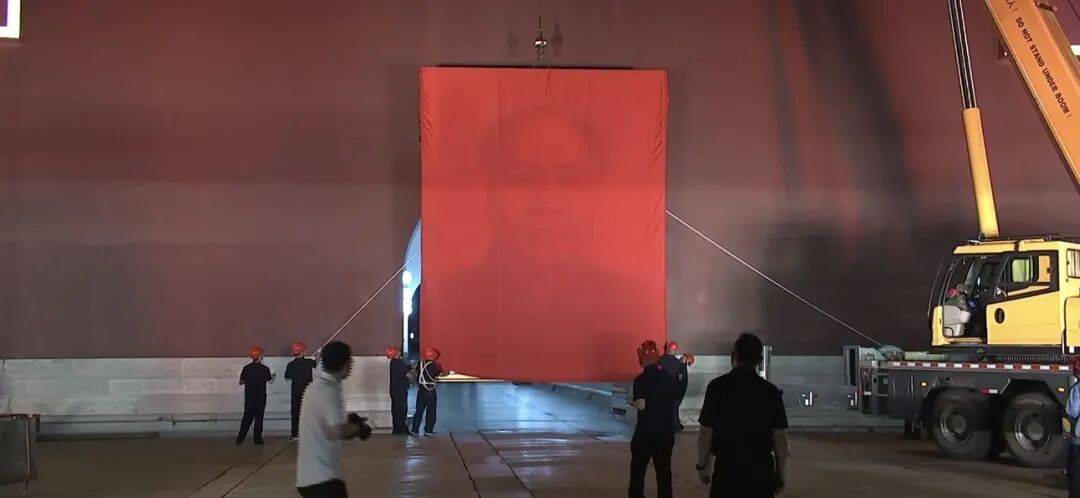 皇冠信用網代理_天安门城楼毛主席画像“换新”