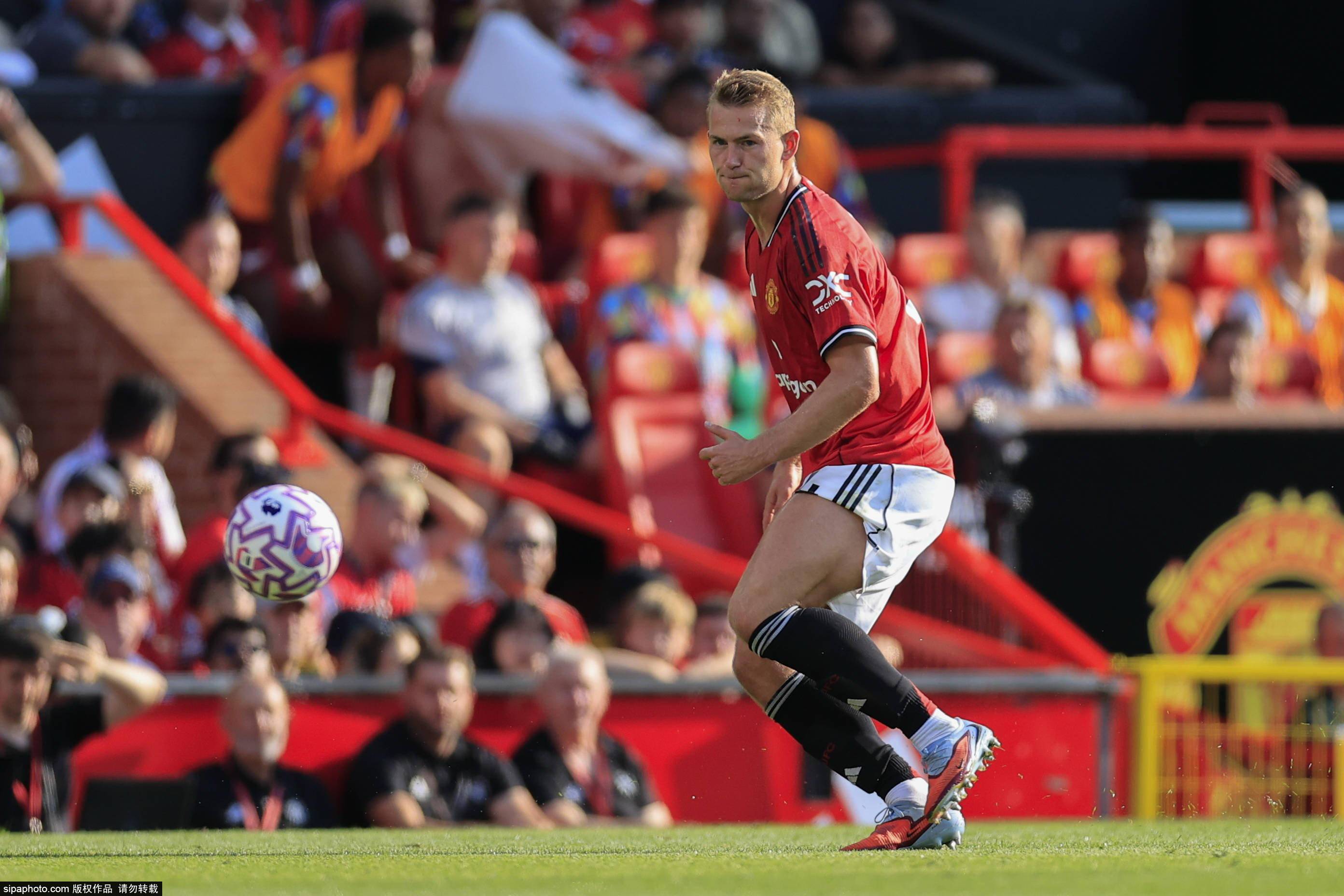 皇冠信用網会员开户_曼联传奇重聚！贝尔巴托夫晒照与卡里克、纳尼重温旧梦皇冠信用網会员开户，球迷感动不已！