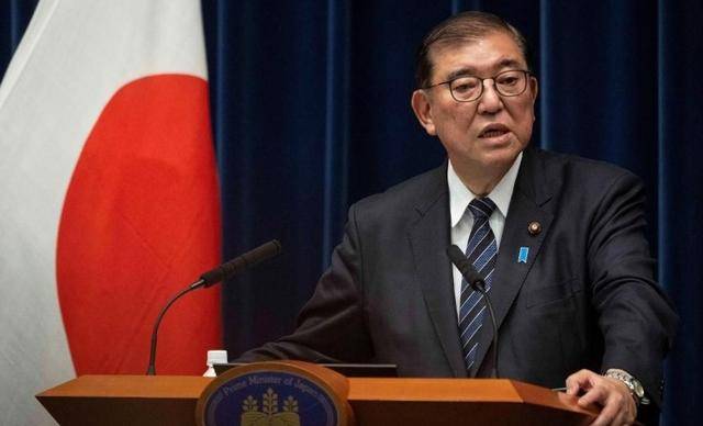 美国 vs 日本_黑锅背完石破茂被赶下台美国 vs 日本，下届日本首相人选，有个“反华”魔怔人