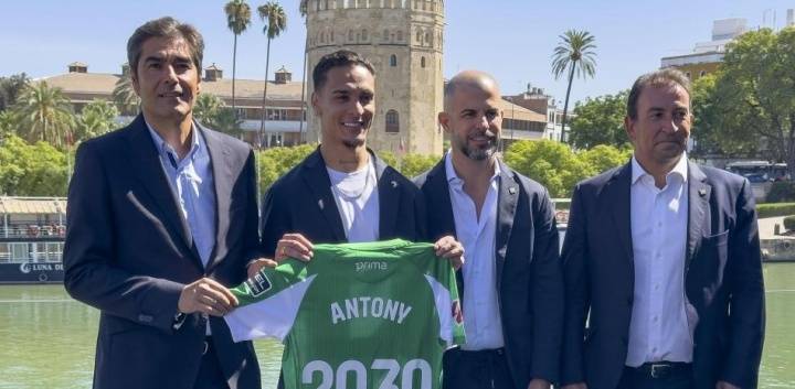 皇冠信用网代理注册_曼联有50%二转！世体：安东尼初始解约金5000万欧皇冠信用网代理注册，最高6000万欧