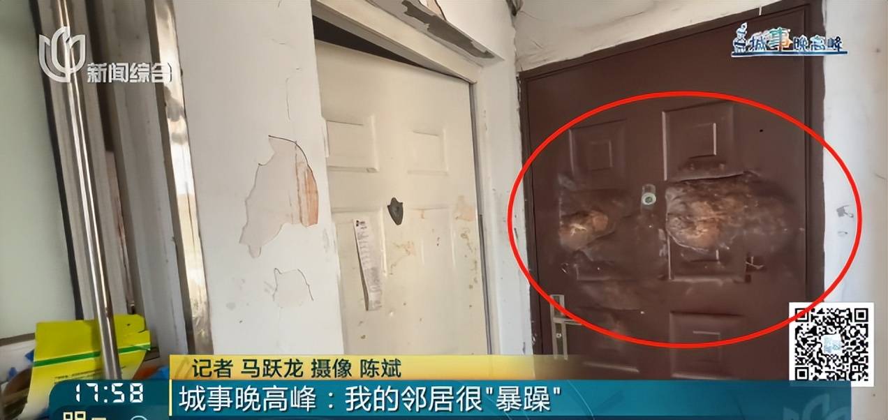 皇冠信用网代理注册_上海女子吓坏！54岁男邻居楼道内一丝不挂皇冠信用网代理注册，还用榔头猛砸她家大门！居委会：他母亲去世，心情郁闷