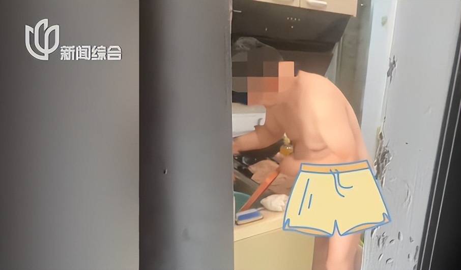 皇冠信用网代理注册_上海女子吓坏！54岁男邻居楼道内一丝不挂皇冠信用网代理注册，还用榔头猛砸她家大门！居委会：他母亲去世，心情郁闷