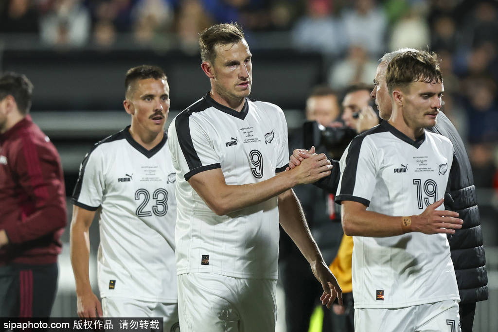 皇冠手机管理端登录_亚预赛离奇一幕：最后3分钟皇冠手机管理端登录，澳大利亚球员颠起了球，根本不想赢中国队，着急跟裁判握手